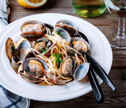 Spaghetti alle Vongole Spaghetti with Clams