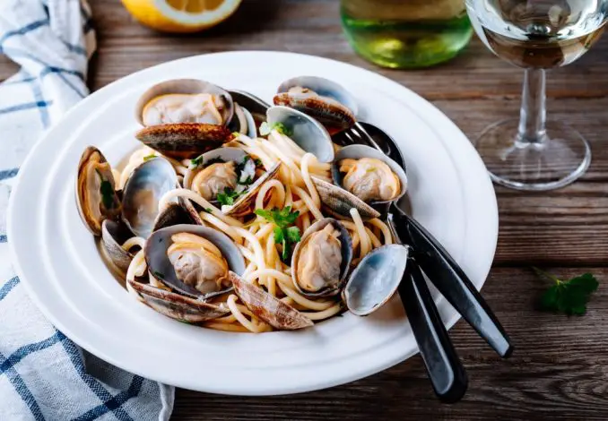 Spaghetti alle Vongole Spaghetti with Clams