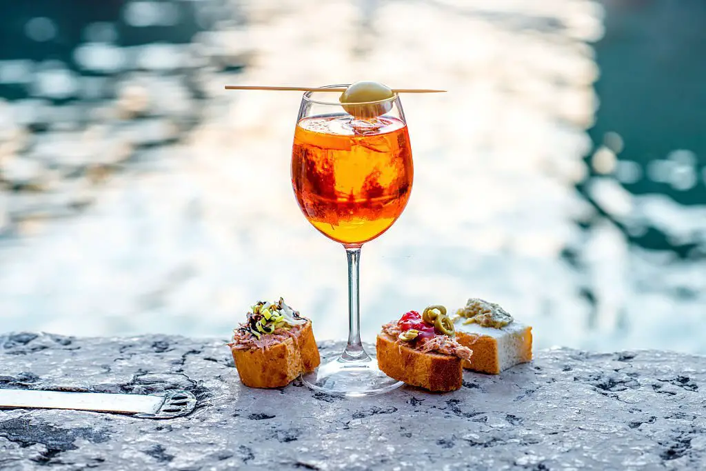 Traditional Aperitif in Venezia with Spritz and Cicchetti 