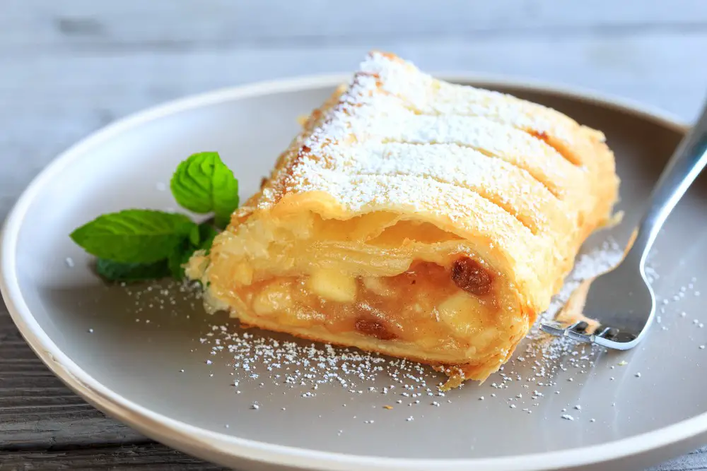 Apple Strudel Recipe | PizzaCappuccino